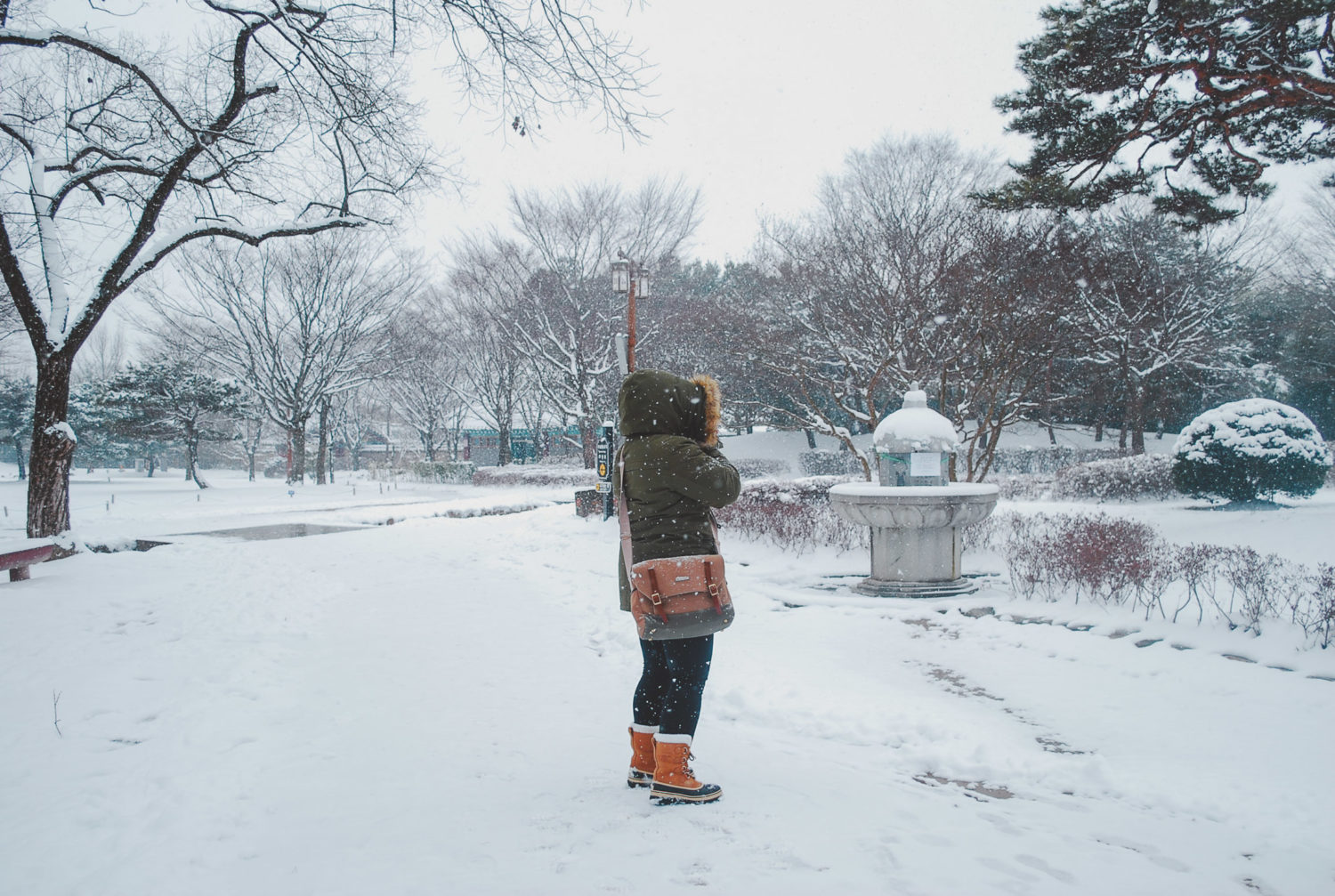 Cần chuẩn bị trang phục ấm bởi mùa đông Hàn Quốc có tuyết rơi và rất lạnh